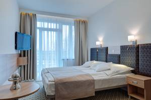 Doppelzimmer mit Balkon im Hotel Perelka in Kolberg, Polen