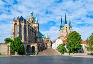 Erfurter Dom und Severikirche mit Domstufen im Sonnenlicht, Erfurt