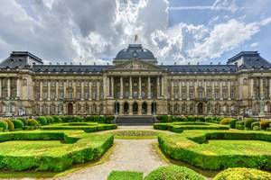 Königlicher Palast Brüssel mit barocker Gartenanlage und Fassade