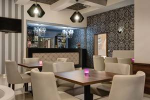 Lobby-Bar im Olymp III SPA und Wellness Resort in Kolberg mit stilvollem Ambiente