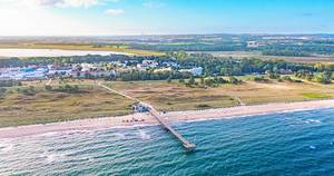 Luftaufnahme Weissenhäuser Strand mit Seebrücke, Ostseeküste und Strandkörben