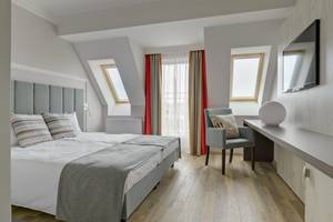 Modernes Doppelzimmer mit Dachschräge im Hotel & SPA Drei Inseln in Swinemünde