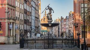 Neptunbrunnen auf dem Langen Markt in der Altstadt von Danzig, Polen