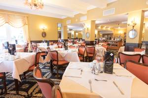 Restaurant im Kurhotel St. Lukas Bad Flinsberg mit gedeckten Tischen