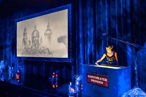 Sandkünstlerin zeichnet Dresdner Frauenkirche live beim Sandtheater Dresden