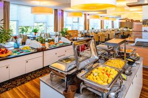 Warmes Buffet mit Kartoffeln und Pommes im Ahorn Hotel am Fichtelberg Oberwiesenthal